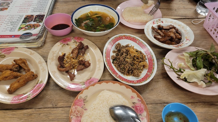  치앙마이 현지인 맛집 20밧식당에서 맥주먹으면 꿀