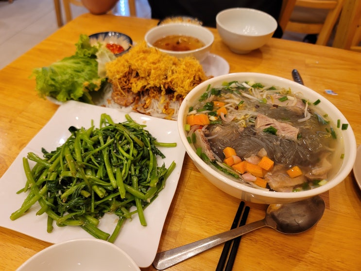  계획 없이 방문했었던 베트남 다낭 쌀국수, 반쎄오, 모닝글로리 맛집 '미쓰니', 늦은 시간 까지 영업하는 로컬 맛집