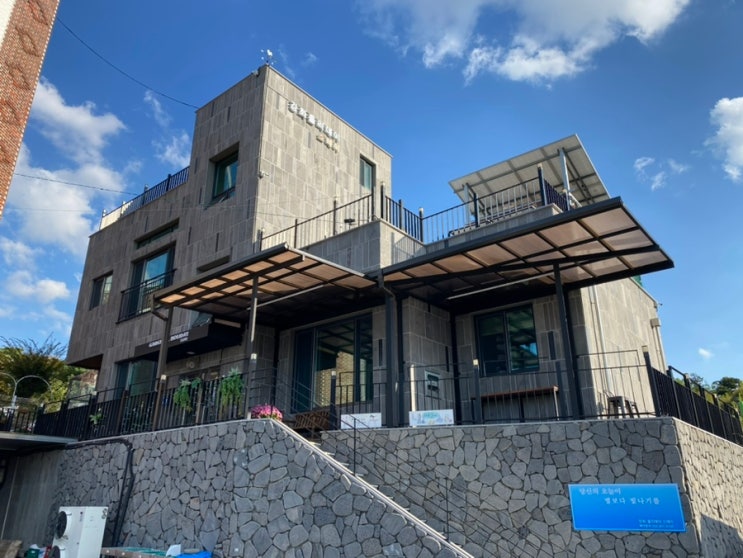  강화도 독채 펜션 오션뷰 홀리데이스테이, 85평 방4개 단체 숙소 (8인-16인), 바베큐와 코인노래방