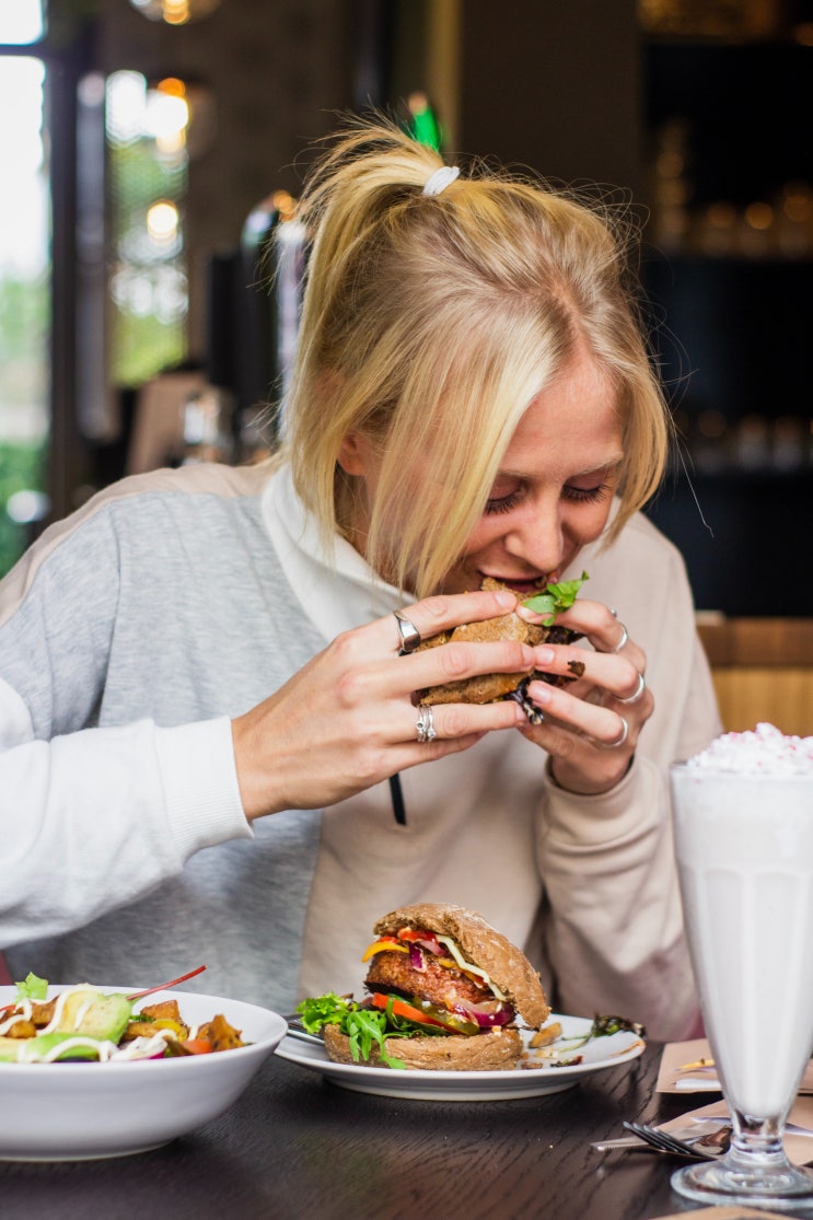  <EBS Power English>  Being "Hangry" Is Real _ snap out of, lose one's head, keep something at bay