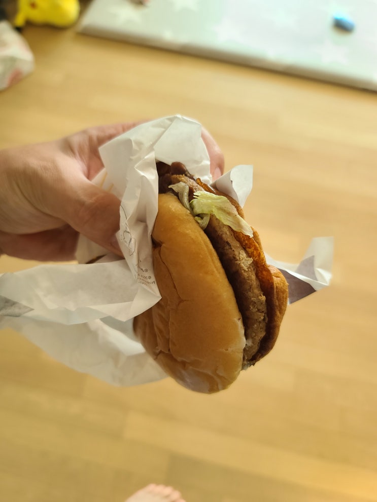  맥도날드 햄버거 양상추 대란 커피 쿠폰 받고 냠냠