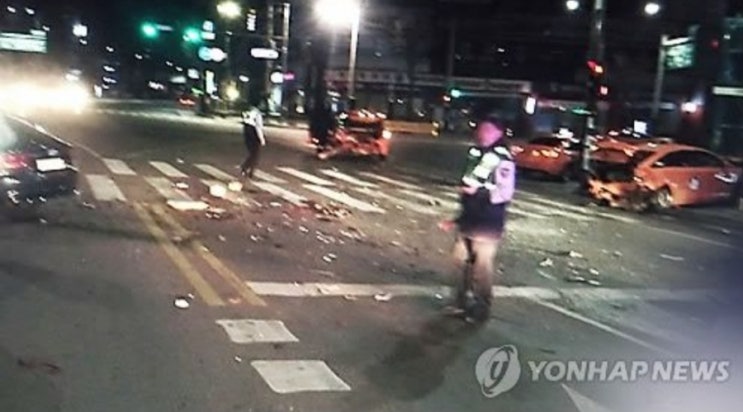 가로수 받은 람보르기니…<b>경찰</b>, 현장서 <b>사라진 운전자</b> 행적 파악
