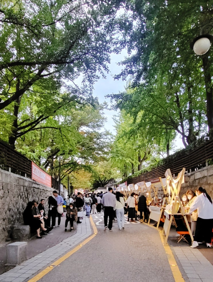  송현동부지 골목길 거리공연과 "2022 감고당길 공예마켓"의 밤풍경(안국동 저렴한 주차장 안내)