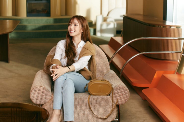  박민영 제이에스티나 2022 F/W 화보 가방 패션