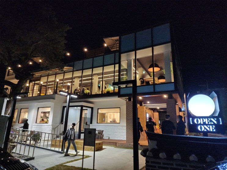 [안국역 카페] 유니크한 초신상 베이커리 카페 "오픈원(OPEN ONE)"
