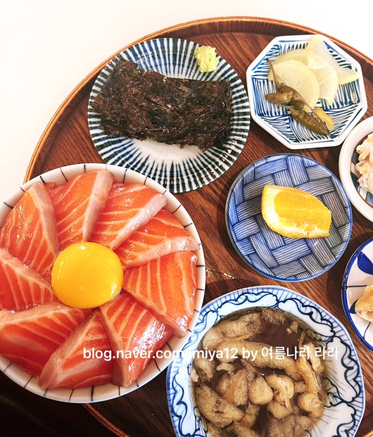  일본식덮밥 연어사케동 일본식돼지고기덮밥 부타동 일본가정식 맛집 샤로수길 킷사서울