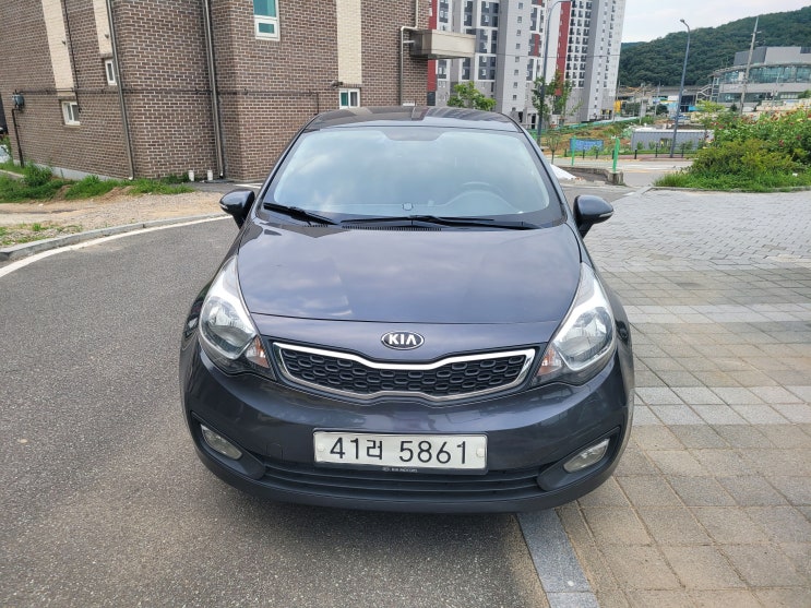  용인 중고차수출 2014년 올뉴프라이드 세단 주행거리 많고 사고가 있어도 중고차수출로 제값받고 판매하세요.
