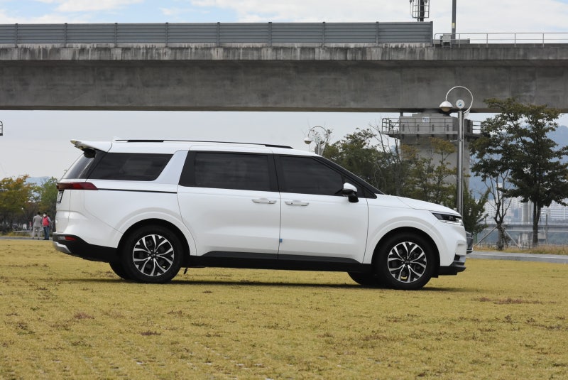 ЗАДНИЙ СПОЙЛЕР НА БАГАЖНИК ONZIGOO НА KIA CARNIVAL KA4