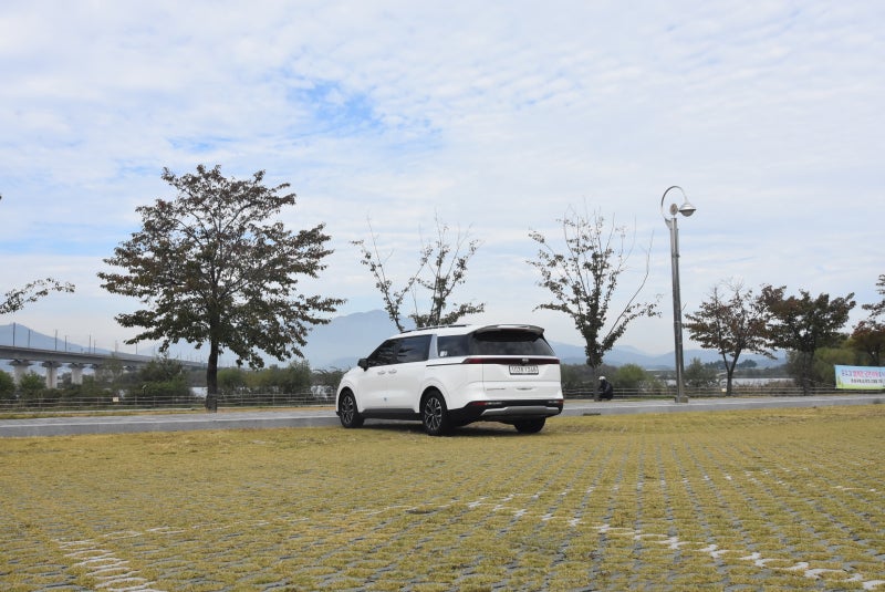 ЗАДНИЙ СПОЙЛЕР НА БАГАЖНИК ONZIGOO НА KIA CARNIVAL KA4