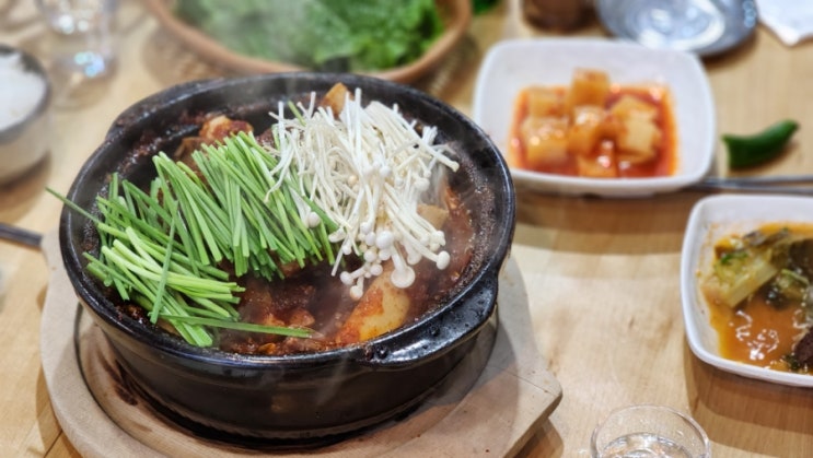  진주 소갈비찜 소우리 유등축제랑 가까워서 가봄