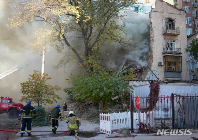 [속보] 러시아군, 우크라에 수차례 드론 공격…18명 구조·사망자 파악 중(종합)