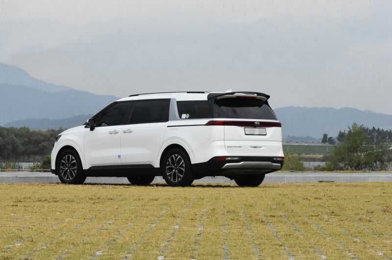 ЗАДНИЙ СПОЙЛЕР НА БАГАЖНИК ONZIGOO НА KIA CARNIVAL KA4