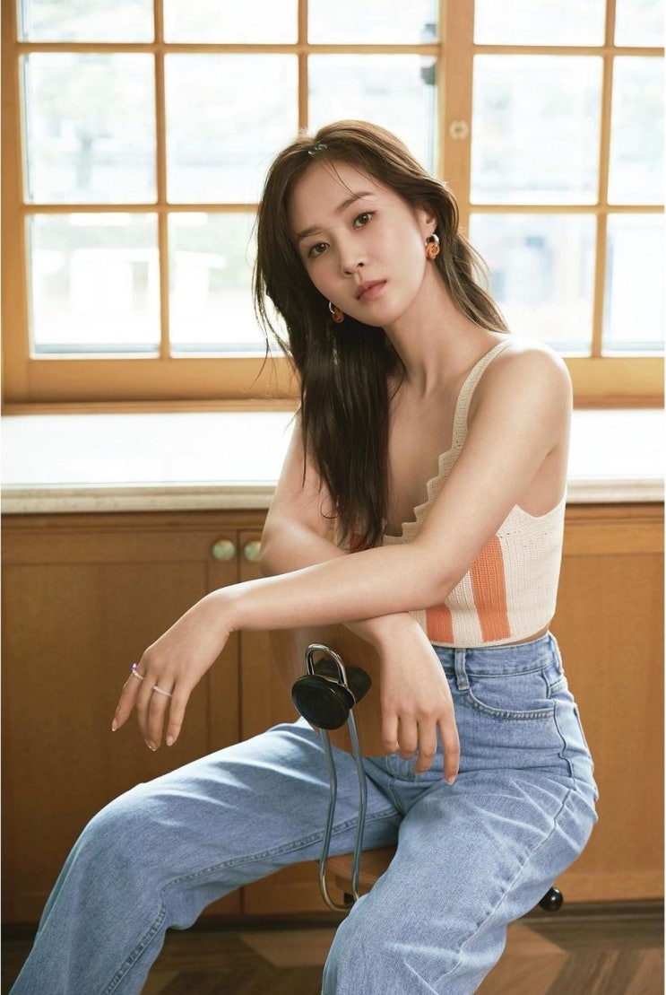 태국에서 근황 전한 소녀시대 유리, 하늘색 옆트임 수영복 입고 그림같은 리조트에서 휴식 중 태국에서 근황 전한 소녀시대 유리, 하늘색 옆트임 수영복 입고 그림같은 리조트에서 휴식 중