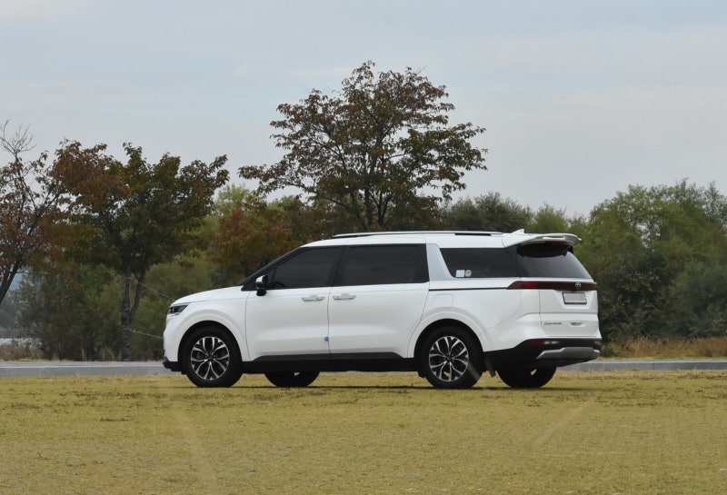 ЗАДНИЙ СПОЙЛЕР НА БАГАЖНИК ONZIGOO НА KIA CARNIVAL KA4
