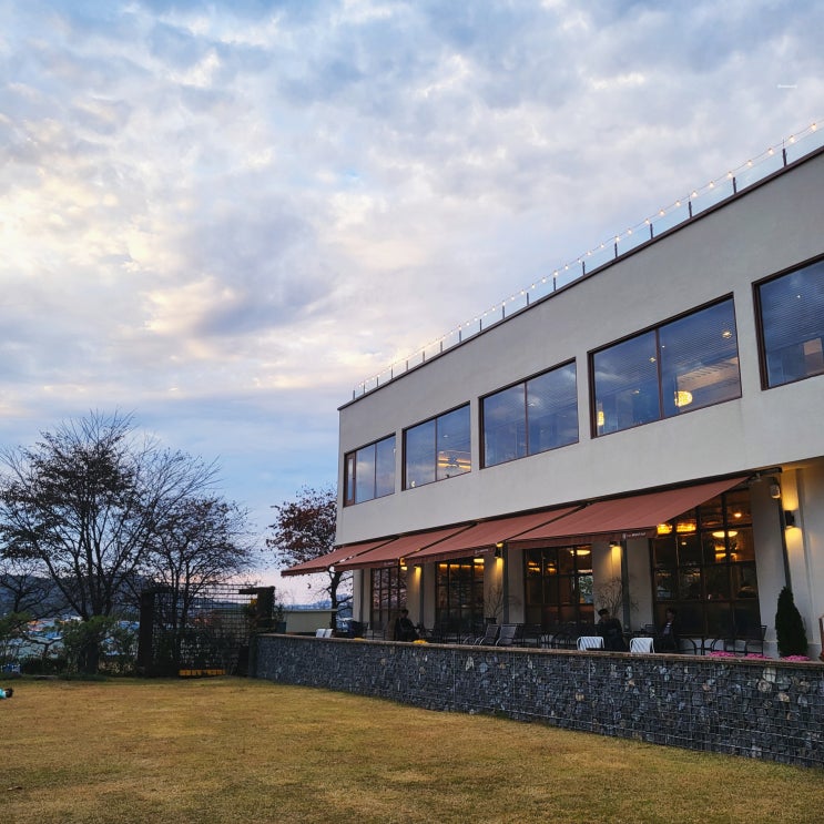  일산 잔디밭 넓은 대형 베이커리카페 몬타나
