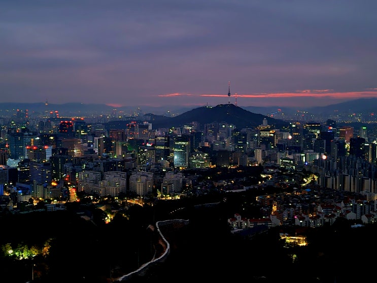 서울 일출 명소 인왕산 등산코스 야경과 새벽 경치.