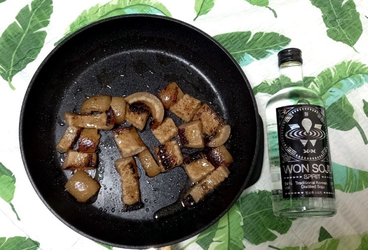  박재범원소주의 맛은? 안주는 소곱창떡볶이 간장돼지껍데기