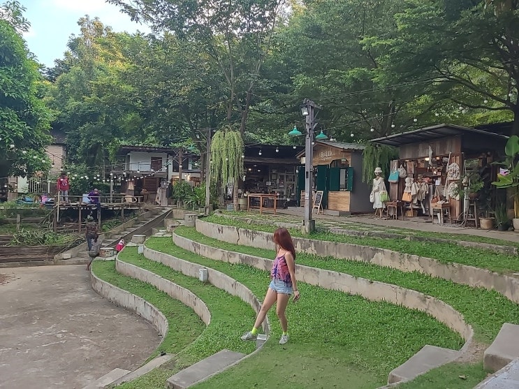  치앙마이 가볼만한곳 반캉왓 기념품사기도 좋고 예쁜것 잔뜩인 곳
