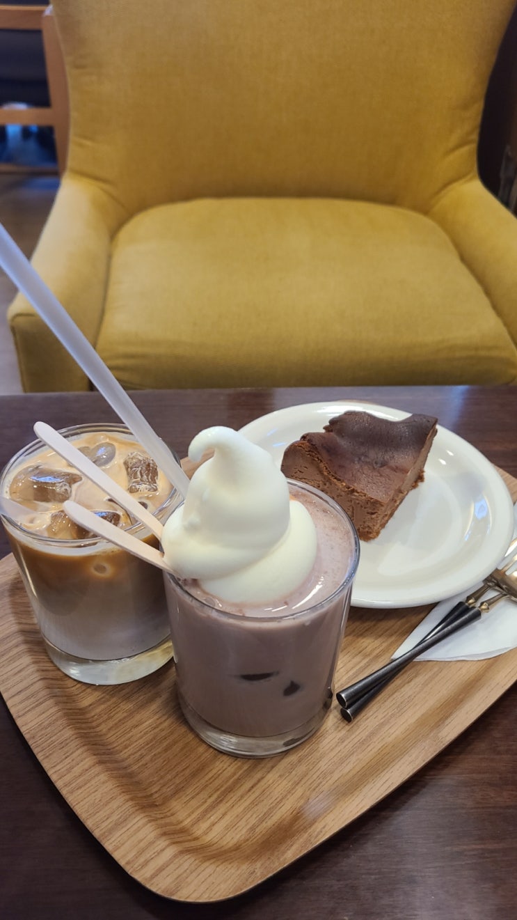  왕십리역카페 어질 인