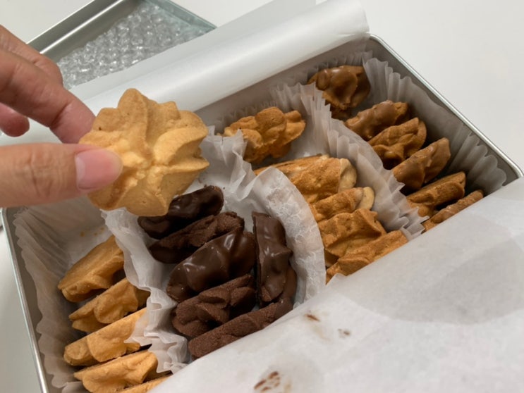 맛있는 쿠키 추천! allecher 알레쉐 버터쿠키 수제쿠키라 버터풍미도 좋고 패키지도 고급스러워서 선물하기도 좋네요! 맛있는 쿠키 추천! allecher 알레쉐 버터쿠키 수제쿠키라 버터풍미도 좋고 패키지도 고급스러워서 선물하기도 좋네요!