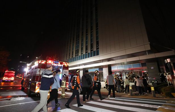‘카카오 대란’ 부른 화재에 보험사도 불똥… “삼성화재·현대해상 각 최대 100억원 손해” ‘카카오 대란’ 부른 화재에 보험사도 불똥… “삼성화재·현대해상 각 최대 100억원 손해”