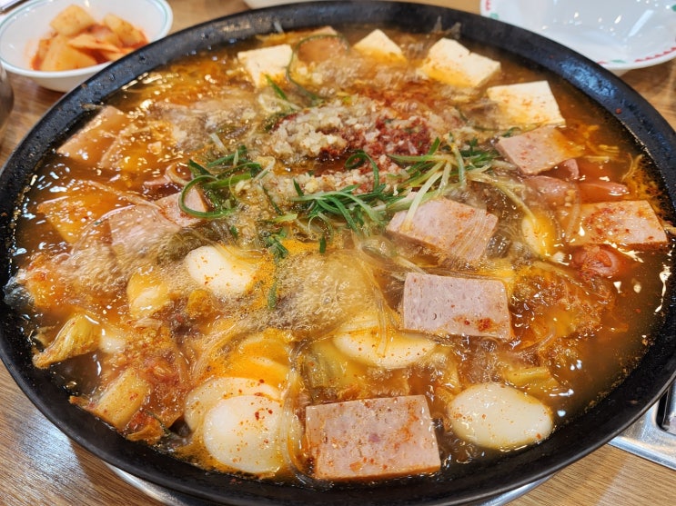  41년 전통 근본의 맛 수원역 맛집 두꺼비집 부대찌개 매산본점