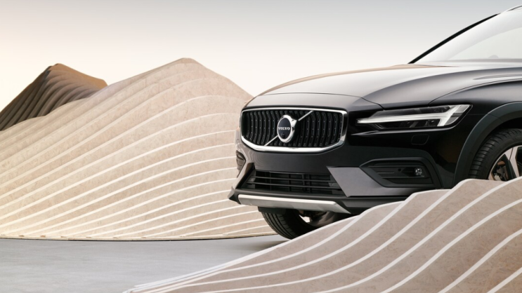  2023 볼보 V60 크로스컨트리, 새로워진 B5급 파워트레인 중형 크로스오버 왜건