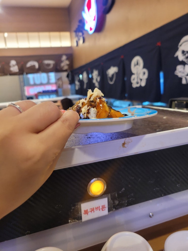  수원 천천동 스시맛집 우리동네 스시신조 회전초밥집 자리 옮겼네 그래도 잘되는 곳