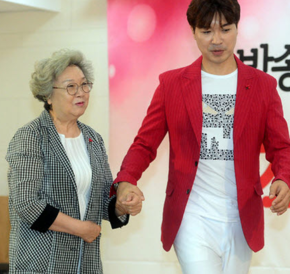 박수홍 아버지 형 엄마 입양아 논란 박수홍 아버지 형 엄마 입양아 논란