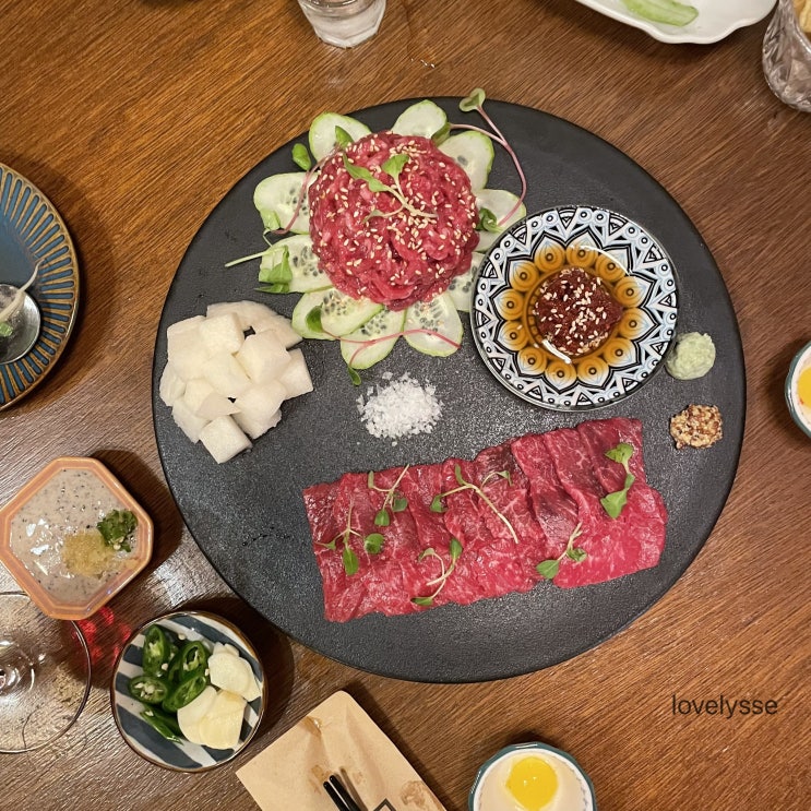  대전에서 육회가 제일 맛있는 육백이에서 와인한잔