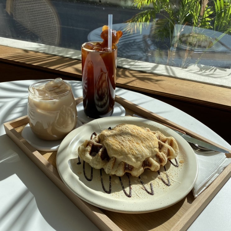  [야당 카페 드 플레르] 저렴한 음료와 크로플이 맛있는 야당 카페 (+댕댕이 있음)
