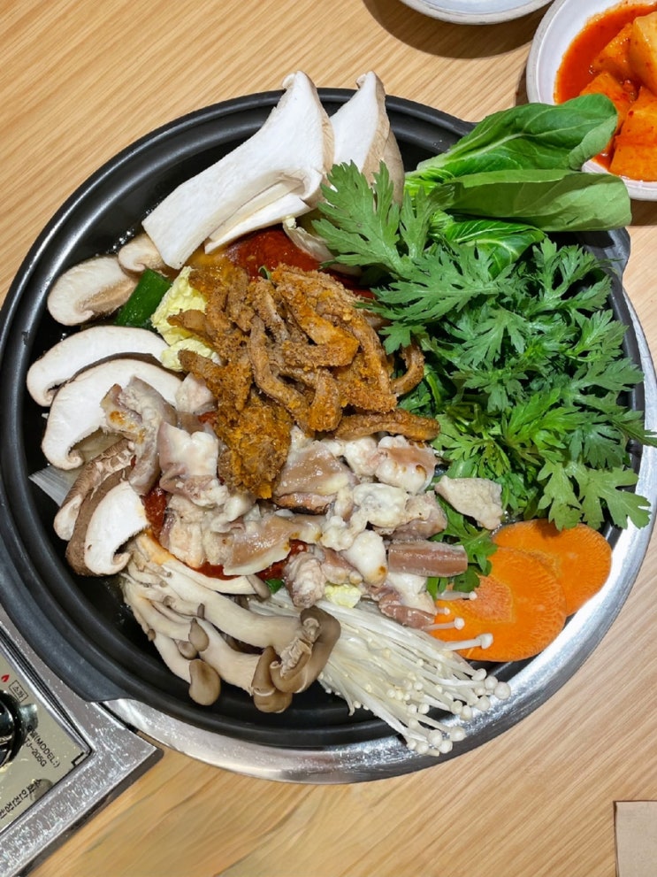 압구정 한우곱창전골 맛집 - 갈비다움