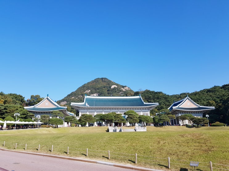 청와대 개방 관람 예약 신청 및 대중교통, 관람코스 둘러본 후기! (영빈문 출발) 청와대 개방 관람 예약 신청 및 대중교통, 관람코스 둘러본 후기! (영빈문 출발)