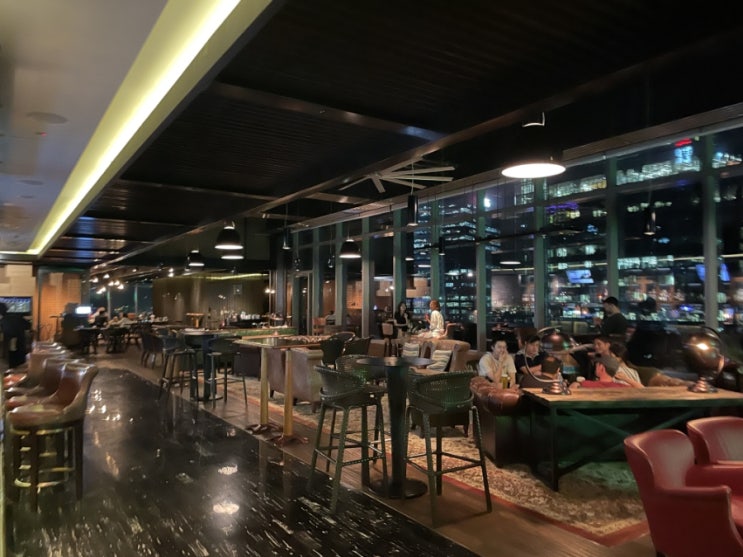  더 웨스틴 싱가포르 (The Westin Singapore) 수영장, 사우나 및 가스트로펍 (Cook & Brew)