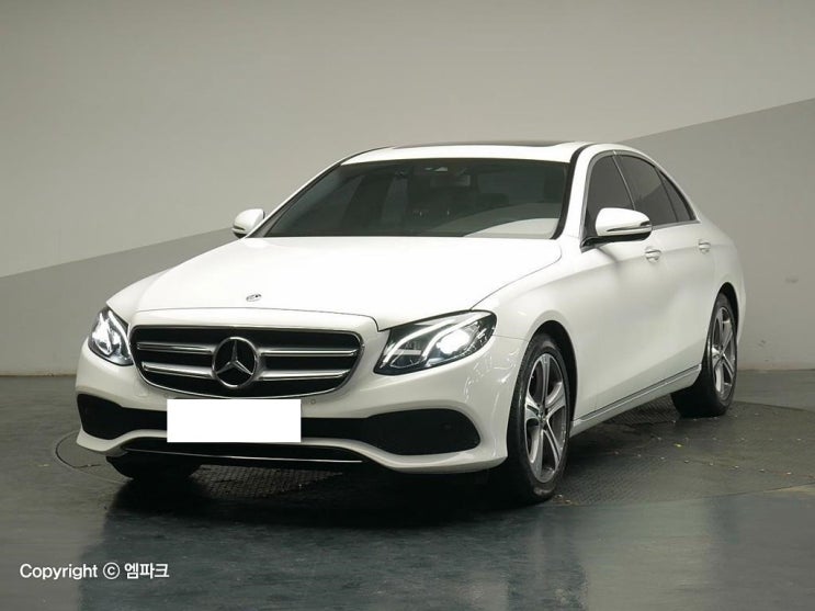  벤츠 E300 중고 실내크리닝 및 광택 완료
