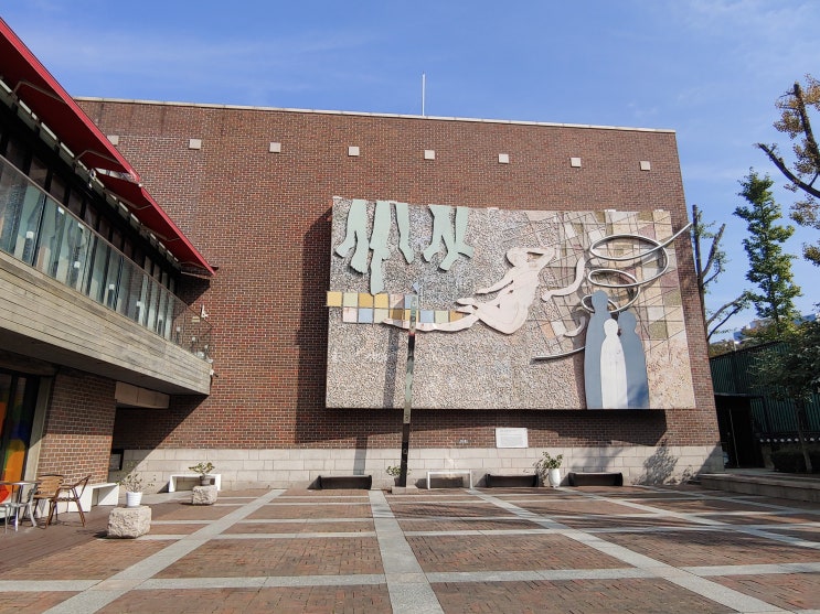 서울특별시 여행 (정동길 명소 : 국립정동극장, 구 신아일보사 별관, 정동제일교회) 서울특별시 여행 (정동길 명소 : 국립정동극장, 구 신아일보사 별관, 정동제일교회)
