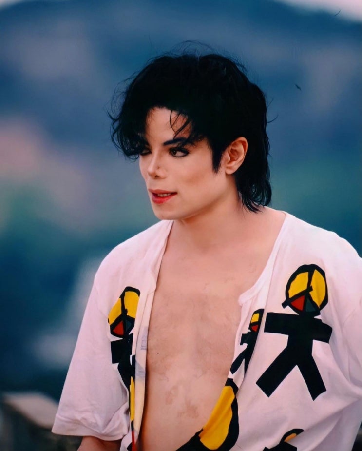 Michael Jackson - They don't care about us