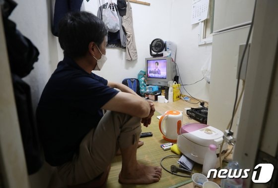 '나홀로 늙는' 한국…2050년 절반이 고령가구, 1인가구 40% 달해