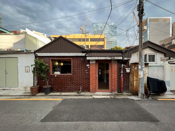  용산 기찻길 카페골목 걷기. 용산 땡땡거리 카페투어