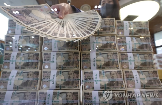 엔화 추락에…日 무역적자 역대 최악·물가상승률 31년만에 최고 엔화 추락에…日 무역적자 역대 최악·물가상승률 31년만에 최고
