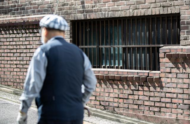 서울시, '고독사' 위험 1인 가구 12만명 추산…연내 발굴 나선다 서울시, '고독사' 위험 1인 가구 12만명 추산…연내 발굴 나선다