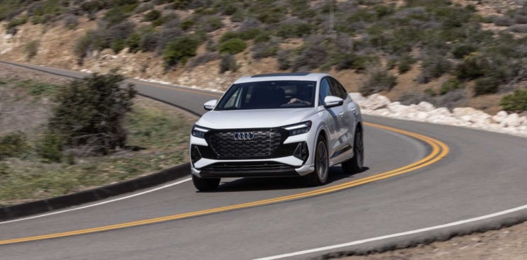  2022 아우디 q4 e-tron  인기 있는 비결이 있네요