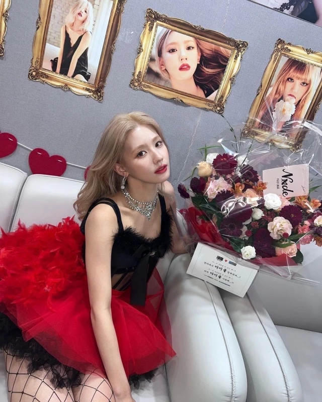 컴백 후 활발한 활동 중인 (여자)아이들 미연, 엠카운트다운 첫방 후 무대의상 공개...화려한 비주얼 시선 사로 잡아 컴백 후 활발한 활동 중인 (여자)아이들 미연, 엠카운트다운 첫방 후 무대의상 공개...화려한 비주얼 시선 사로 잡아