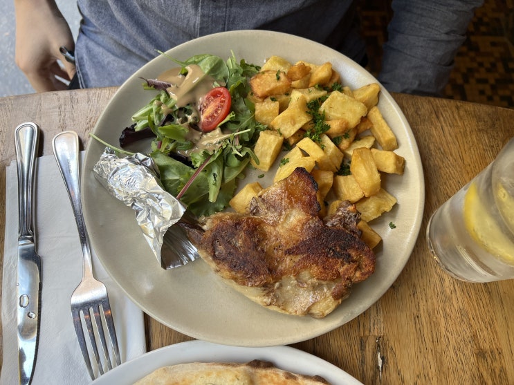 [10월 파리 여행] 생 미셸 거리 Le Saint André 식당에서 점심식사 / 오리콩피 / 연어피자