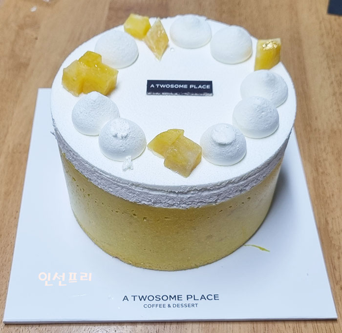  엄마 생일 기념 투썸 케이크 선물 ㅎㅎ! 고구마밀크생크림 케이크! 잘 먹을 게~ 감사 ㅎ