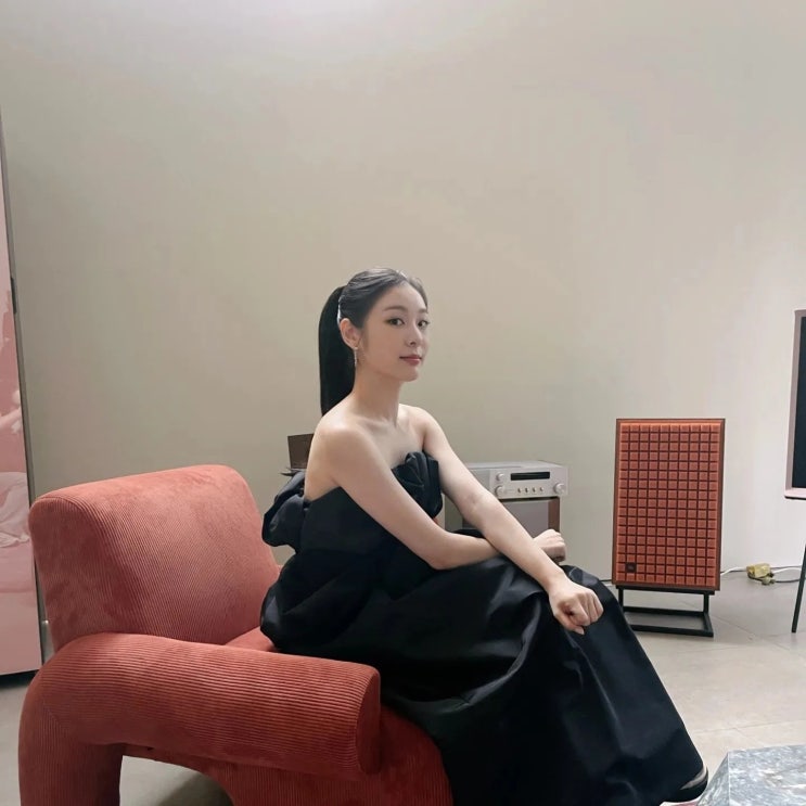 '청첩장 공개된' 김연아고우림 커플, '10월의 신부' 드레스 선보여... "함께 더 오래 그리고 멀리 가고자..." '청첩장 공개된' 김연아고우림 커플, '10월의 신부' 드레스 선보여... "함께 더 오래 그리고 멀리 가고자..."