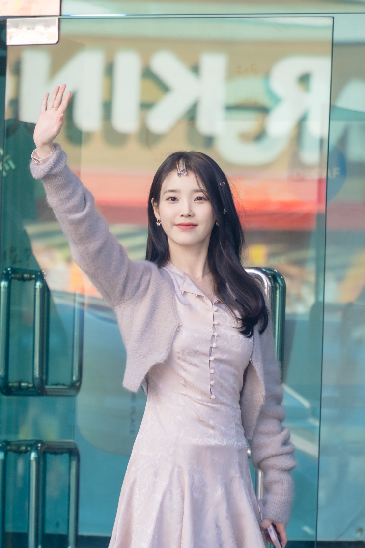  아이유 '그날엔' 팬미팅 행사 원피스 정보(+링크) 데이트룩으로 완전 추천