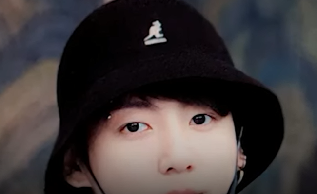 BTS 정국 번개장터 모자 판매 논란... 외교부 공무직 정국 착용 모자 1000원 판매글 올렸다가 삭제됐다 BTS 정국 번개장터 모자 판매 논란... 외교부 공무직 정국 착용 모자 1000원 판매글 올렸다가 삭제됐다