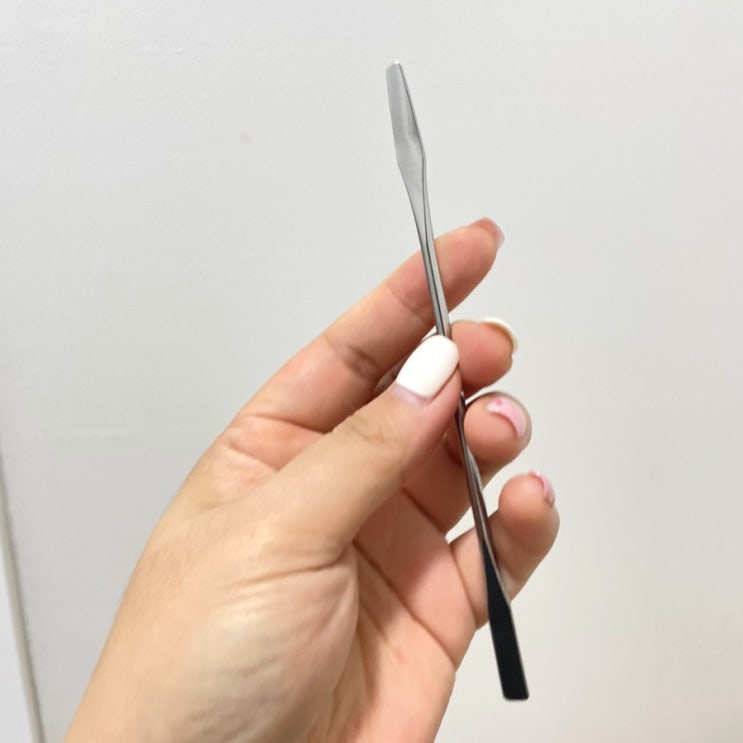  파운데이션 스파츌라로 가벼운 피부표현 해봐요