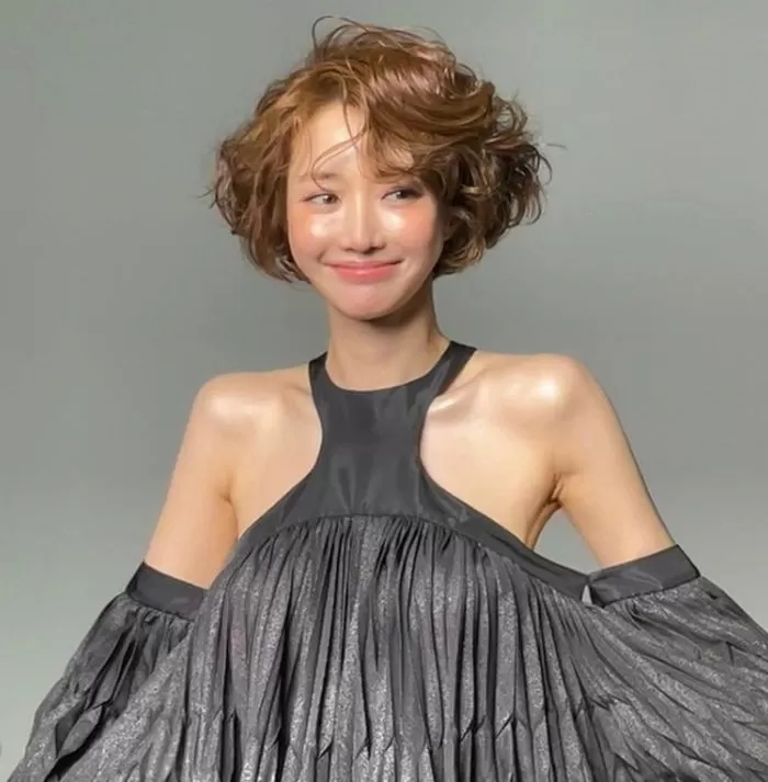 '파격적인 의상 입은' 배우 고준희, 말라도 너무 마른 가녀린 어깨와 팔에 팬들 주목 "너무 예뻐요" '파격적인 의상 입은' 배우 고준희, 말라도 너무 마른 가녀린 어깨와 팔에 팬들 주목 "너무 예뻐요"